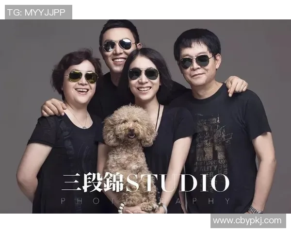 足球巨星家庭温馨合影展现幸福时光全家福照片尽显亲情与荣耀